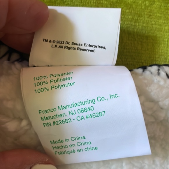 Grinch Sherpa Backed Throw Blanket - Picture 7 of 8